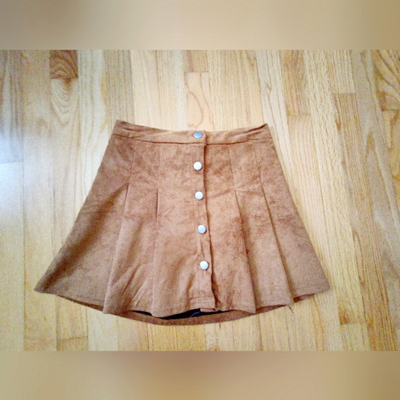 SHEIN Dresses & Skirts - Shein Size Medium Brown Pleated Mini Skirt